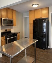 610 Parkside Dr in Bay Village, OH - Building Photo