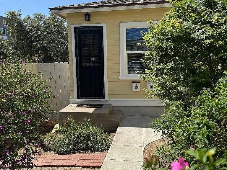 233 Ivy St in San Diego, CA - Building Photo