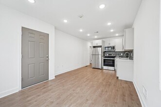 2534 S 61st St in Philadelphia, PA - Foto de edificio - Building Photo