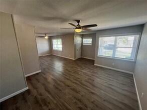 323 N Cottonwood Dr in Richardson, TX - Building Photo - Building Photo