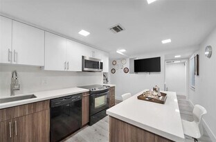 903 Cypress Grove Dr in Pompano Beach, FL - Building Photo