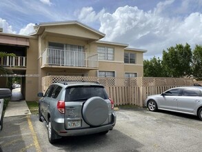 4420 NW 79th Ave, Unit 1H in Doral, FL - Building Photo - Building Photo