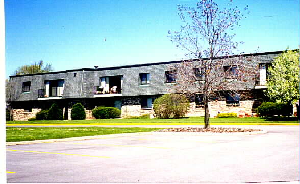 402 E Hickory St in Glenwood, IL - Building Photo