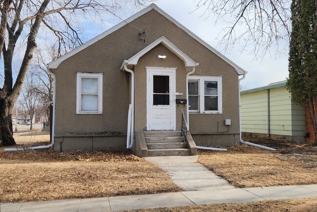 735 14th St N in Fargo, ND - Foto de edificio - Building Photo