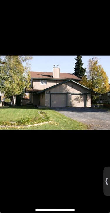 9043 Jewel Terrace St in Anchorage, AK - Building Photo