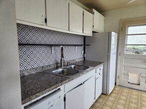 7433 Old Mill Rd in Norfolk, VA - Building Photo - Building Photo