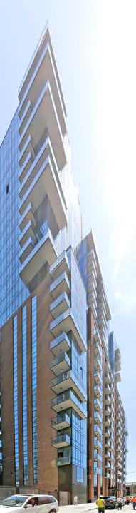 HALO LIC in Long Island City, NY - Building Photo