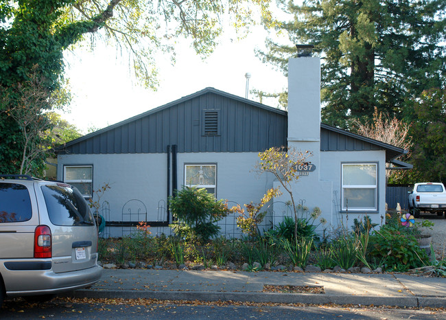 1037 b King St in Santa Rosa, CA - Building Photo - Building Photo