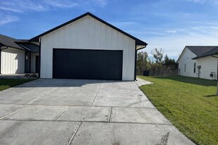 5140-5142 S Chase Cir in Wichita, KS - Building Photo