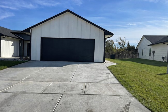 property at 5140-5142 S Chase Cir