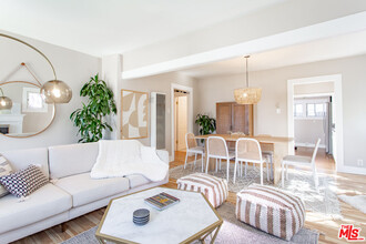 626 Boccaccio Ave in Los Angeles, CA - Building Photo - Building Photo