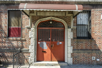 6402 Fort Hamilton Parkway in Brooklyn, NY - Foto de edificio - Building Photo