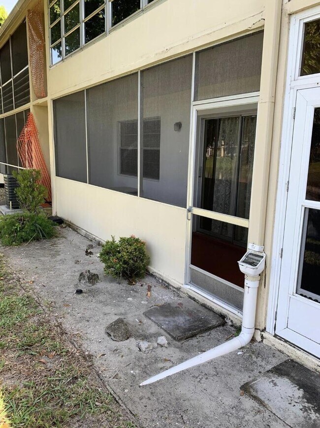74 Sheffield D in West Palm Beach, FL - Foto de edificio - Building Photo