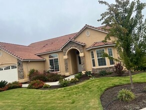 2700 7th Ave Dr in Kingsburg, CA - Building Photo - Building Photo