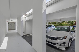 800 E Camino Real in Boca Raton, FL - Building Photo - Building Photo