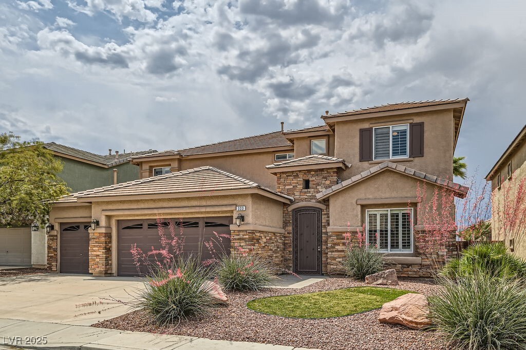 333 Shimmering Moon St in Henderson, NV - Foto de edificio