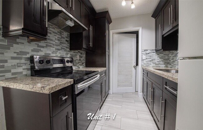 7610 SW 10th St-Unit -2 in North Lauderdale, FL - Building Photo - Building Photo