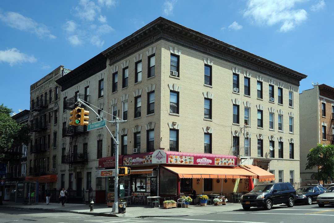 2435 Steinway St in Astoria, NY - Building Photo