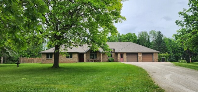2530 West American Dr in Neenah, WI - Building Photo - Building Photo