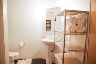 1420 NW Lovejoy St, Unit 419 in Portland, OR - Building Photo - Building Photo