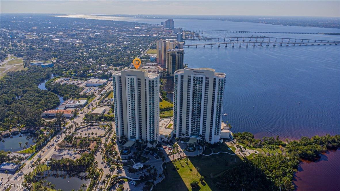 3000 Oasis Grand Blvd in Ft. Myers, FL - Building Photo