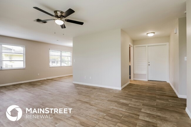 503 NE 13th Ave in Cape Coral, FL - Foto de edificio - Building Photo