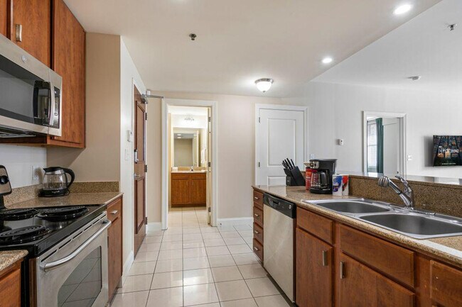 925 Common St in New Orleans, LA - Building Photo - Building Photo