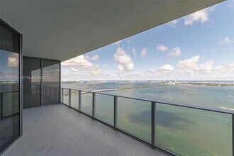 700 NE 24th St, Unit 5405 in Miami, FL - Building Photo - Building Photo