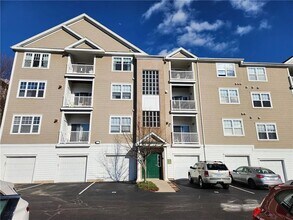98 Mill St in Woonsocket, RI - Foto de edificio - Building Photo