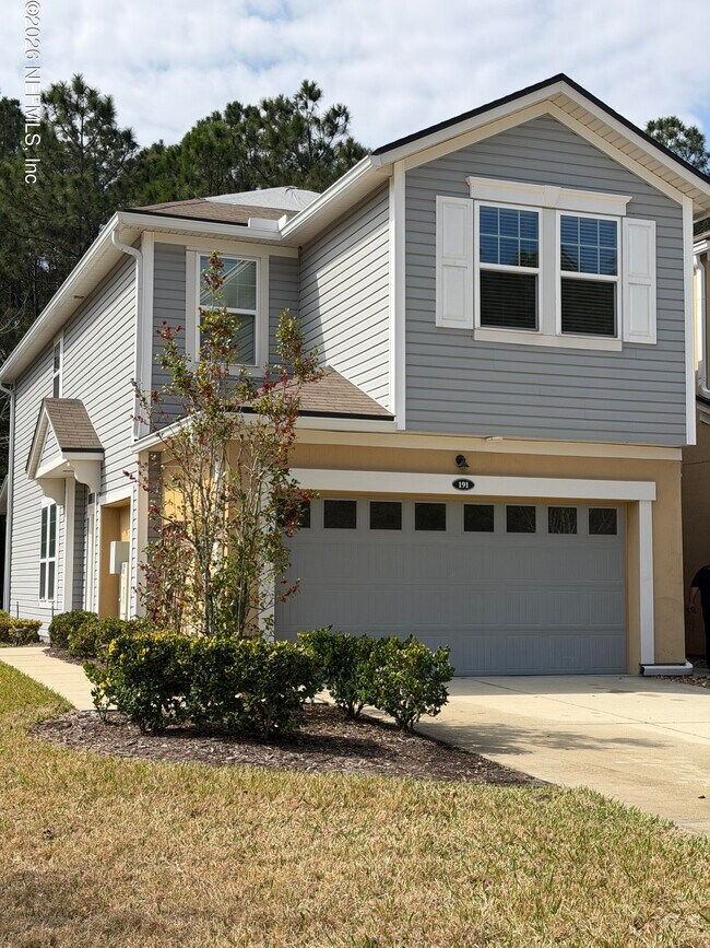 property at 191 Paradas Pl