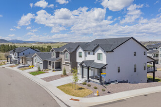 Brightland Homes at Montaine in Castle Rock, CO - Foto de edificio - Building Photo