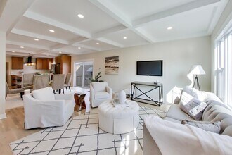 6730 W Dakin St in Chicago, IL - Building Photo - Building Photo