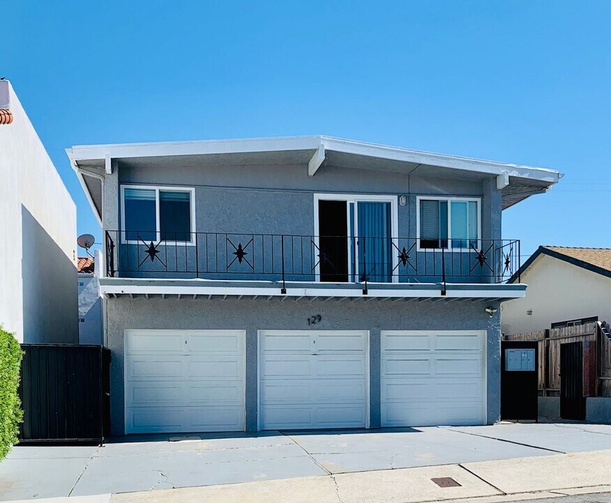129 Avenida Serra in San Clemente, CA - Building Photo