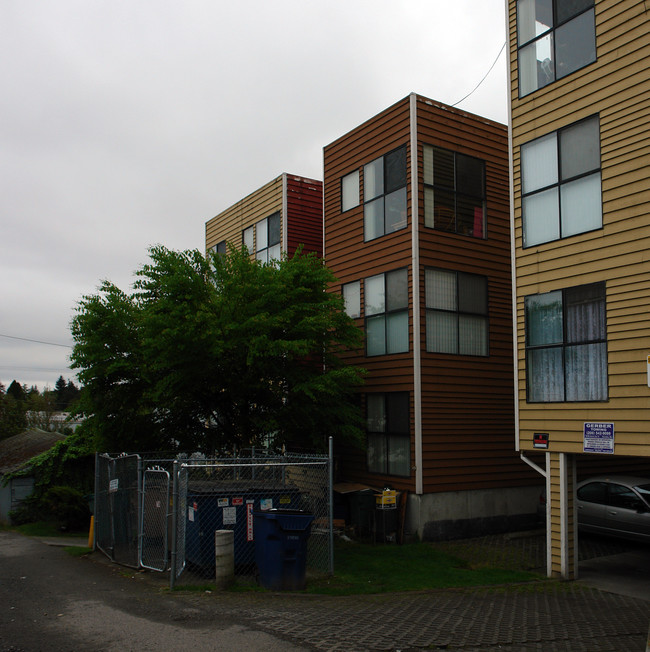 Oak Tree Terrace Apartments in Seattle, WA - Building Photo - Building Photo