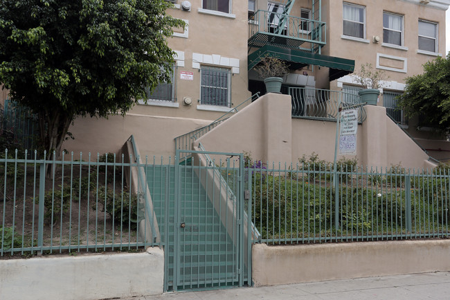 Gillman Studio Apartments in Los Angeles, CA - Building Photo - Building Photo