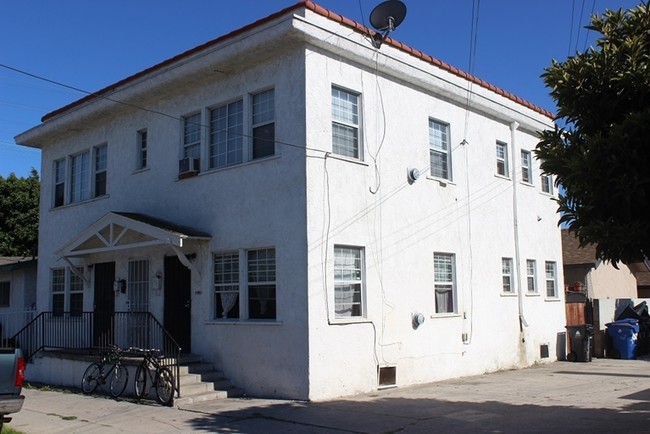 617 W 15th St in San Pedro, CA - Foto de edificio - Building Photo