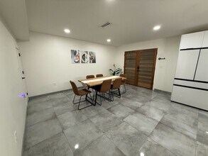 5912 Harvest Hill Rd in Dallas, TX - Foto de edificio - Building Photo