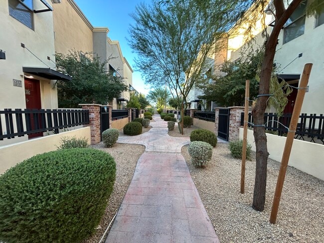 1406 W Main St in Mesa, AZ - Building Photo - Building Photo