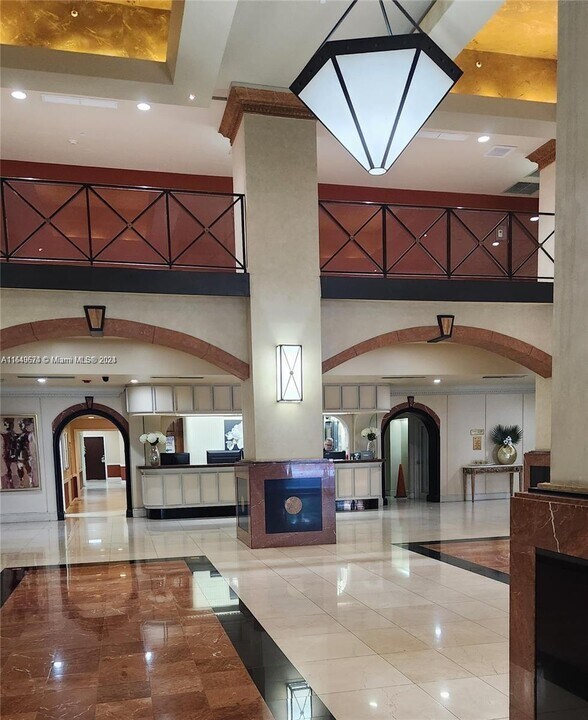 555 NE 15th St, Unit 23-J in Miami, FL - Foto de edificio