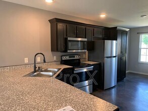 611 Easton Dr in Webb City, MO - Building Photo - Building Photo
