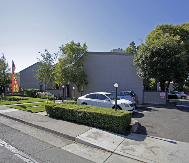 Morning Glory Townhomes in Sacramento, CA - Foto de edificio - Building Photo