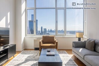 635 W 42nd St in New York, NY - Building Photo - Building Photo
