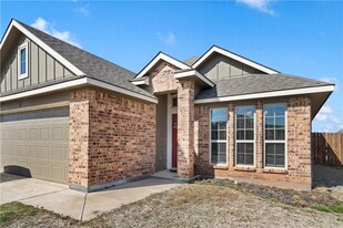 4032 Bravo Ranch Rd in Waco, TX - Building Photo