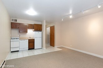 1970 Green Bay Rd in Highland Park, IL - Building Photo - Building Photo