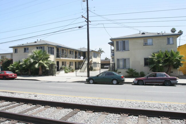 15912-15914 S Vermont Ave in Gardena, CA - Building Photo - Building Photo