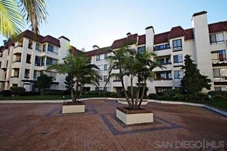 5865 Friars Rd in San Diego, CA - Foto de edificio - Building Photo