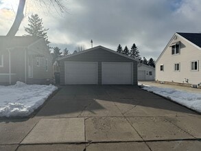 89 Elm St in Clintonville, WI - Building Photo - Building Photo