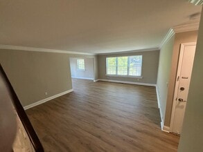 681 Overland Ave, Unit #1 in Cincinnati, OH - Foto de edificio - Building Photo