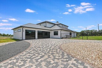 1806 Lauren Dr in Spicewood, TX - Foto de edificio - Building Photo