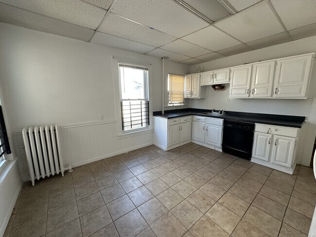 416 West St in Bristol, CT - Building Photo - Building Photo